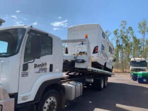 Read more about the article 8 Reasons To Call A Professional Towing Service In An Emergency